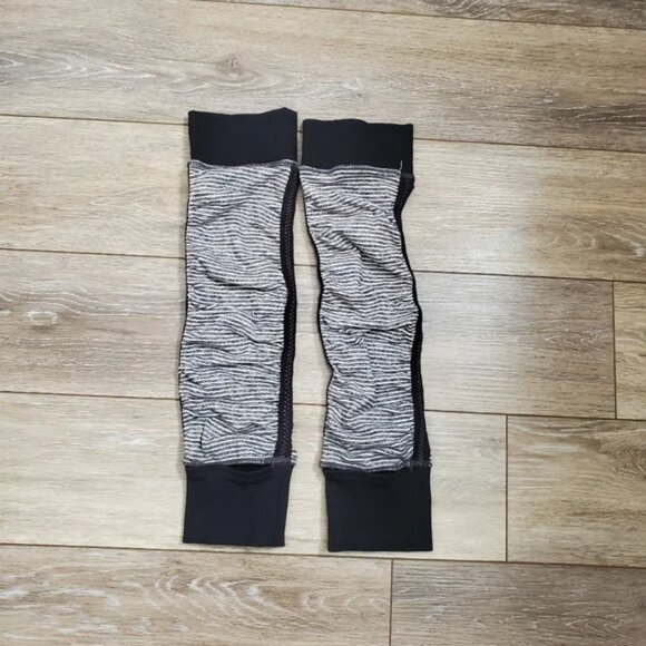 - NEW PARTIAL TAG LULULEMON LEG WARMERS - Picture 1 of 7